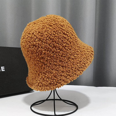 Téli plüss női sapka több színben