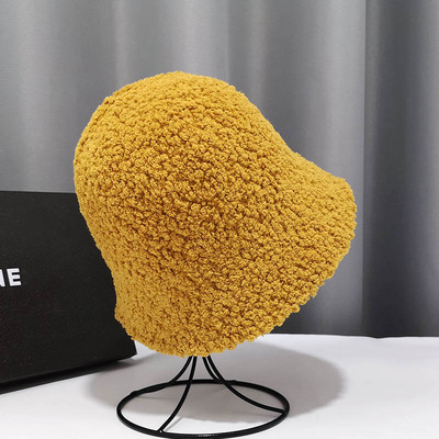 Téli plüss női sapka több színben