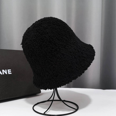 Téli plüss női sapka több színben