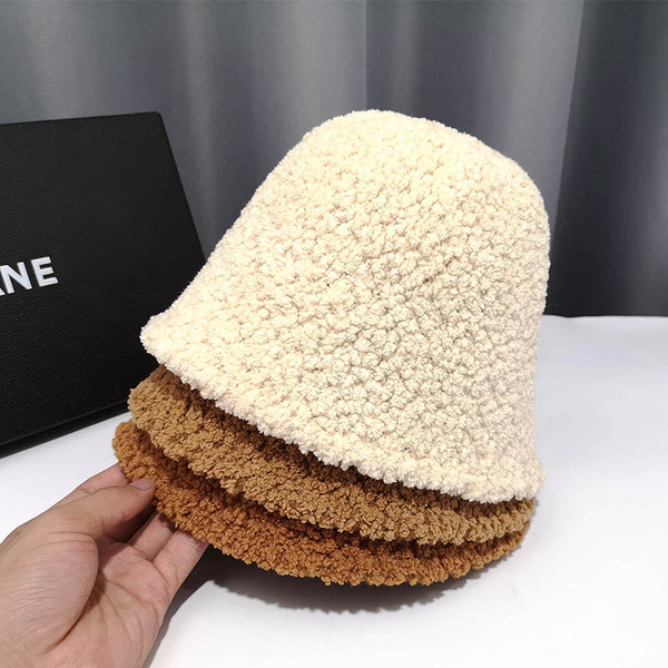 Téli plüss női sapka több színben