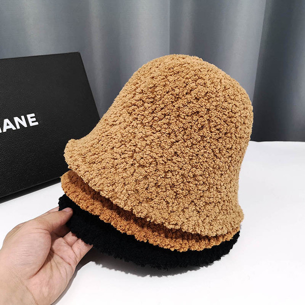 Téli plüss női sapka több színben