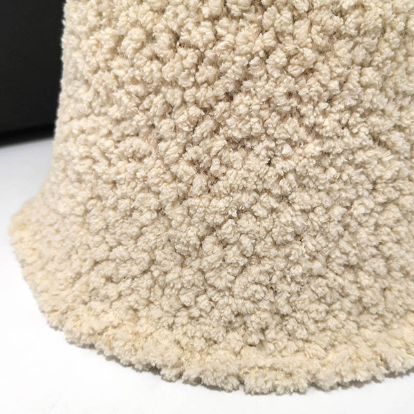 Téli plüss női sapka több színben