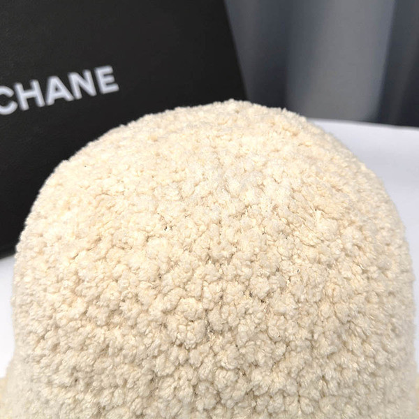 Téli plüss női sapka több színben