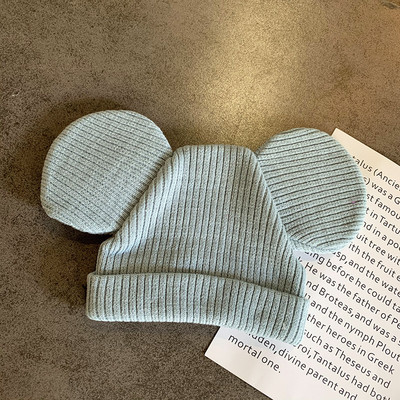 Modern női gyapjú sapka 3D elemekkel