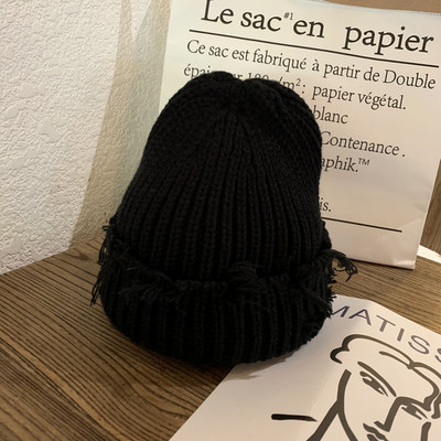 Πλεκτό γυναικείο καπέλο με φούντες