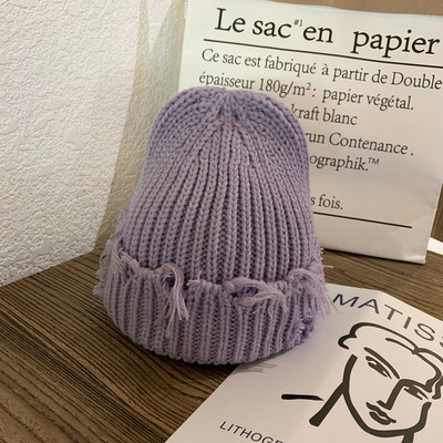 Πλεκτό γυναικείο καπέλο με φούντες