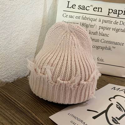 Πλεκτό γυναικείο καπέλο με φούντες