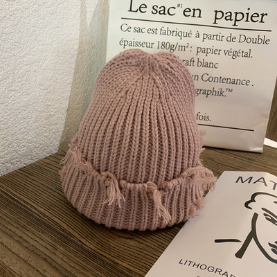 Πλεκτό γυναικείο καπέλο με φούντες