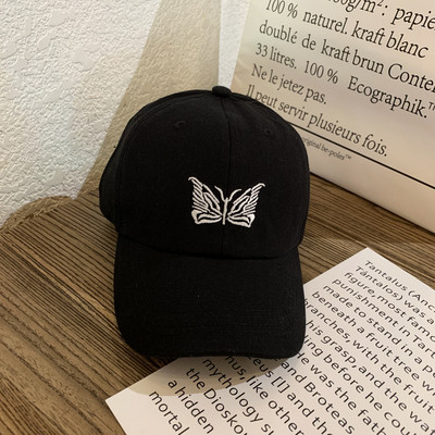 Μοντέρνο γυναικείο καπέλο με κέντημα και γείσο