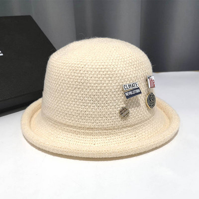 Γυναικείο μάλλινο καπέλο κατάλληλο για  το χειμώνα και το φθινόπωρο