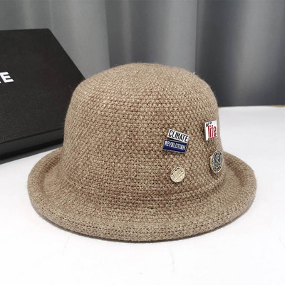 Γυναικείο μάλλινο καπέλο κατάλληλο για  το χειμώνα και το φθινόπωρο