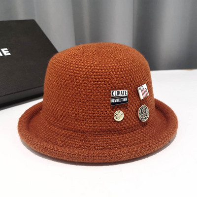 Γυναικείο μάλλινο καπέλο κατάλληλο για  το χειμώνα και το φθινόπωρο