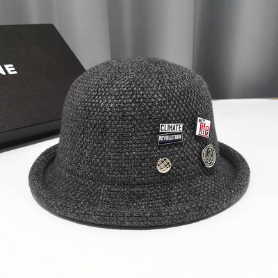 Γυναικείο μάλλινο καπέλο κατάλληλο για  το χειμώνα και το φθινόπωρο