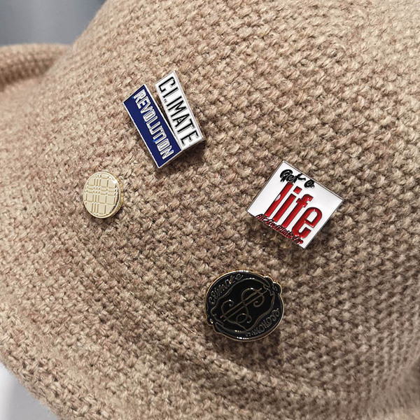 Γυναικείο μάλλινο καπέλο κατάλληλο για  το χειμώνα και το φθινόπωρο