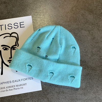 Πλεκτό γυναικείο καπέλο με σκισμένα μοτίβα