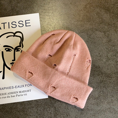 Πλεκτό γυναικείο καπέλο με σκισμένα μοτίβα