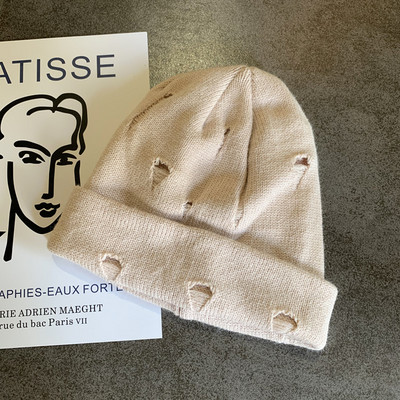 Πλεκτό γυναικείο καπέλο με σκισμένα μοτίβα