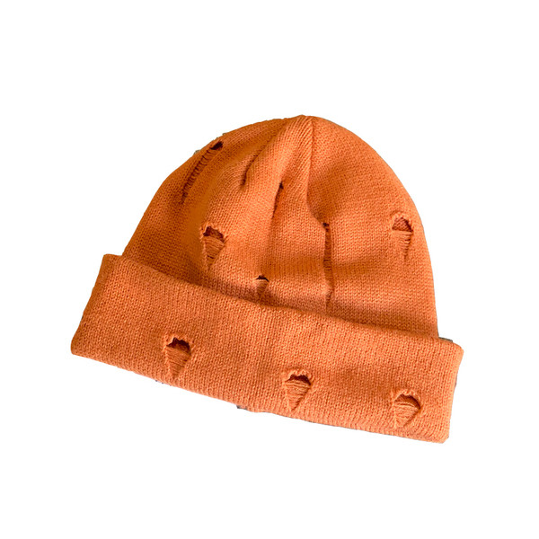 Πλεκτό γυναικείο καπέλο με σκισμένα μοτίβα