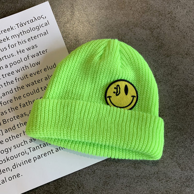 Γυναικείο πλεκτό καπέλο με έμβλημα