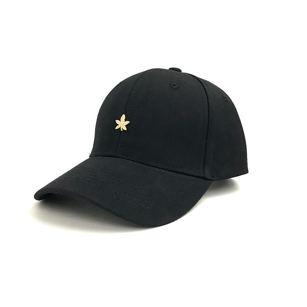 Női sportsapka napellenzővel és hímzéssel