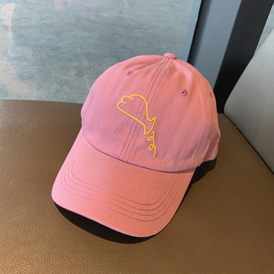 Γυναικείο μοντέρνο καπέλο με κέντημα και γείσο