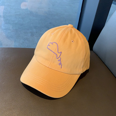 Γυναικείο μοντέρνο καπέλο με κέντημα και γείσο