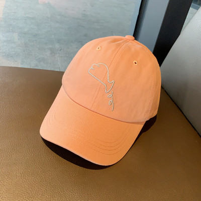 Γυναικείο μοντέρνο καπέλο με κέντημα και γείσο