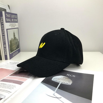 Új modell női sapka hímzéssel és napellenzővel