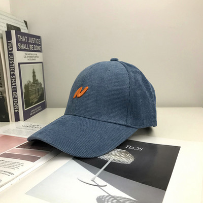 Új modell női sapka hímzéssel és napellenzővel