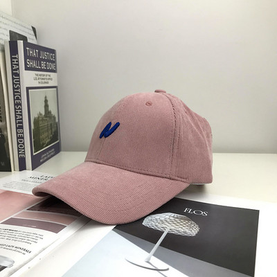 Új modell női sapka hímzéssel és napellenzővel