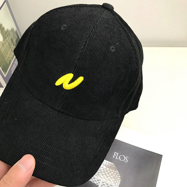 Új modell női sapka hímzéssel és napellenzővel