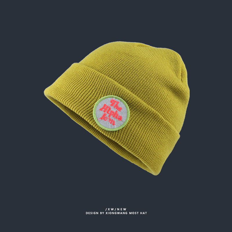 Vékony kötött sapka színes hímzéssel - sok színben