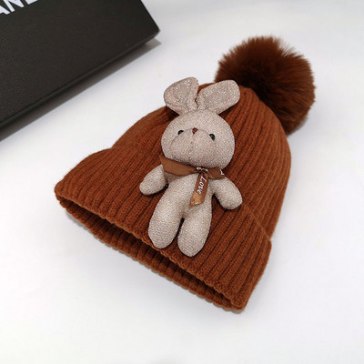 Kötött női téli sapka 3D elemmel és pehellyel