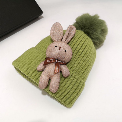 Kötött női téli sapka 3D elemmel és pehellyel