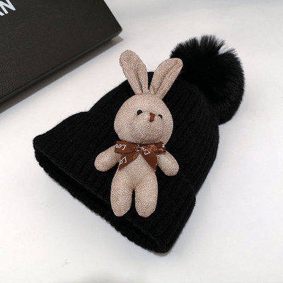 Kötött női téli sapka 3D elemmel és pehellyel