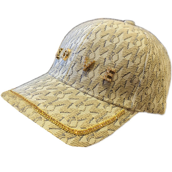 Új modell női sapka napellenzővel és fém felirattal