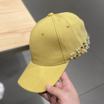 Ženski šešir sa šilterom i perlama u boji