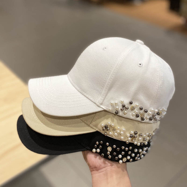 Ženski šešir sa šilterom i perlama u boji