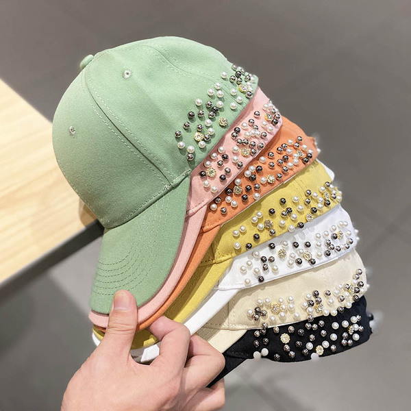 Ženski šešir sa šilterom i perlama u boji