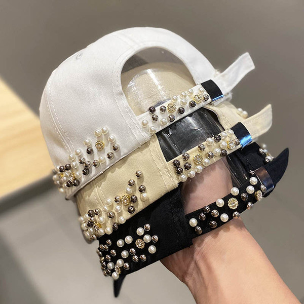 Ženski šešir sa šilterom i perlama u boji