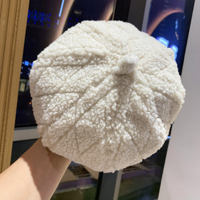 Bolyhos női beret típusú sapka