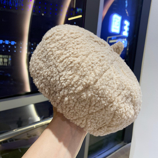 Bolyhos női beret típusú sapka