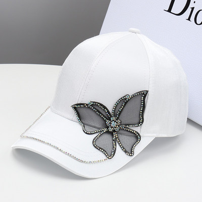 Aktuális női sapka 3D elemmel