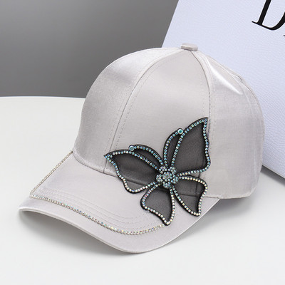 Aktuális női sapka 3D elemmel