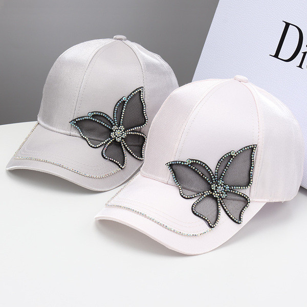 Aktuális női sapka 3D elemmel