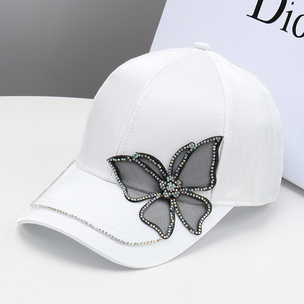 Aktuális női sapka 3D elemmel