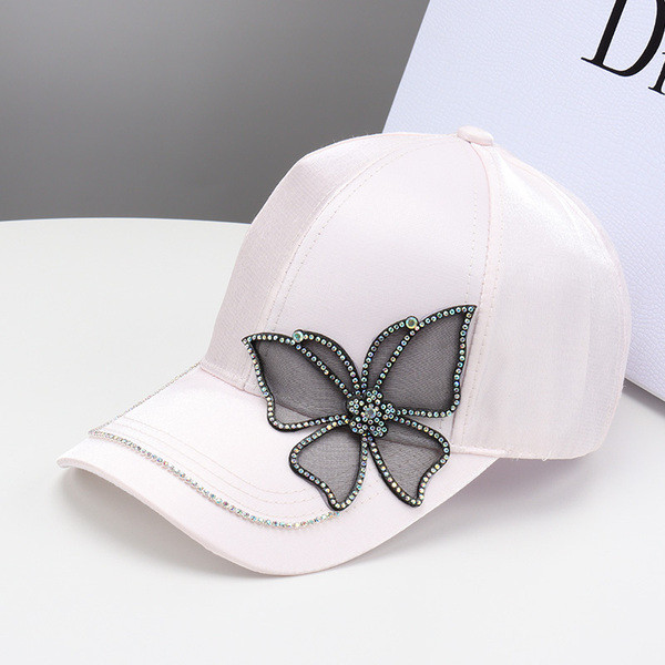 Aktuális női sapka 3D elemmel