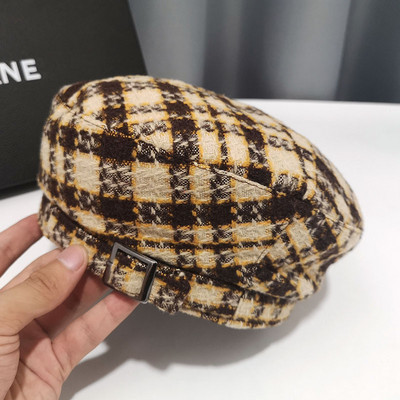 Μάλλινο γυναικείο καπέλο τύπου μπερέ σε ρετρό στιλ