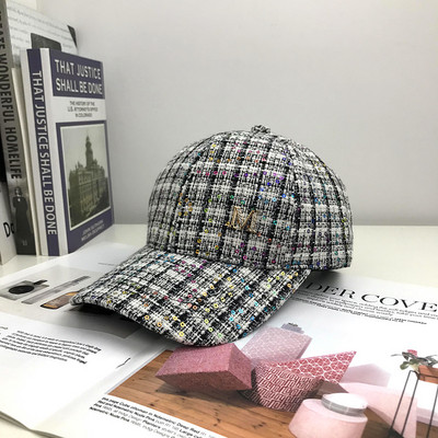 Új modell női sapka - napellenzővel és fém elemmel