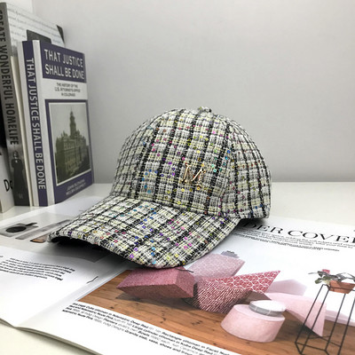 Új modell női sapka - napellenzővel és fém elemmel